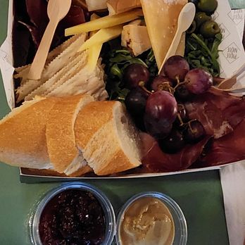 Pique-Nique - Option with 3 cheeses, 2 meats, 3 sides - Cheese Shops Near Me - Anaheim, California
