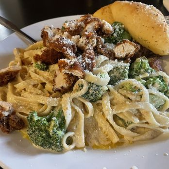 Danny Boys - Crispy Chicken Alfredo - Pizza Near Me - Sandusky, Ohio