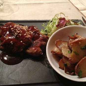 Roger la Grenouille - Pork chops with a barbecue sauce and crispy roast potatoes. - French Near Me - Paris, 75