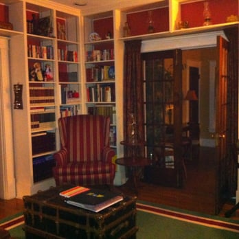 Daisy Hill Bed & Breakfast - The library. This is where the only TV is. - Hotels Near Me - Nashville, Tennessee