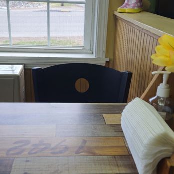 Frye House - Seafood Near Me - Farmingdale, Maine