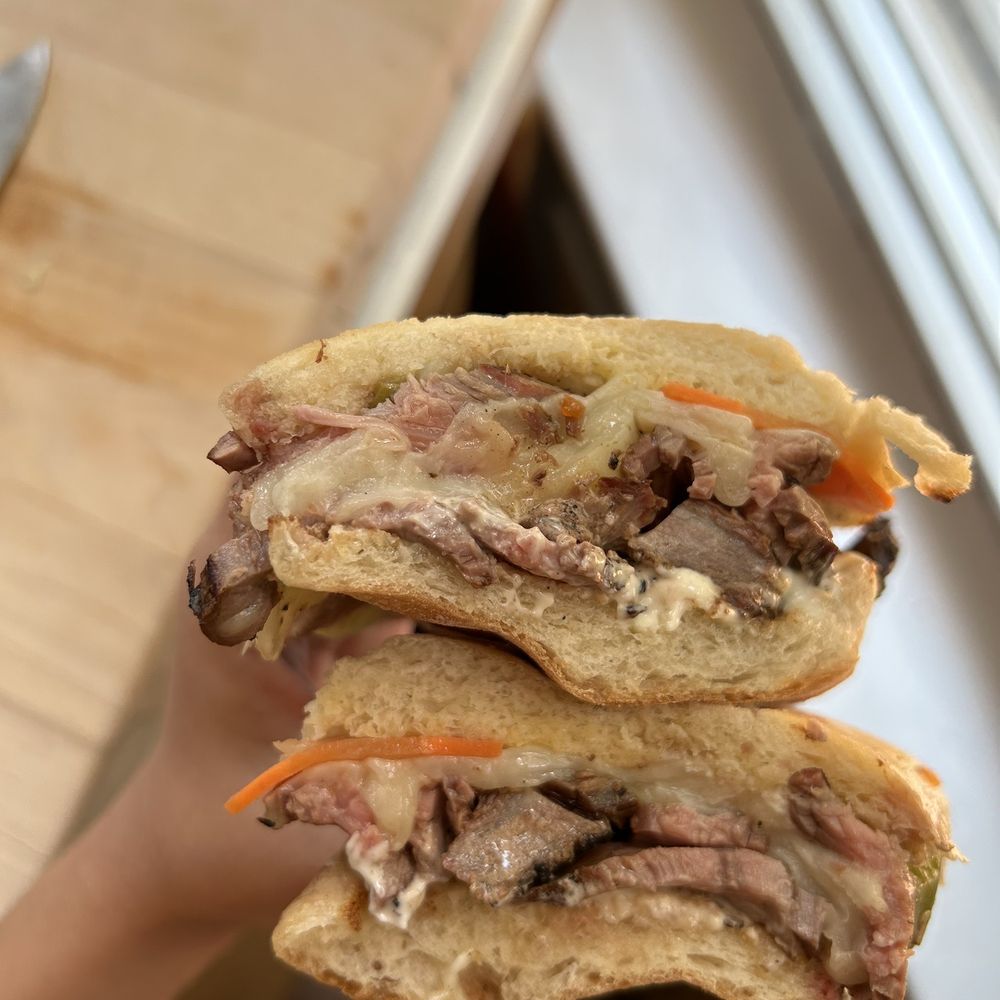 File:Prepared food display in an Italian deli in Rome.jpg - Wikimedia  Commons, image size:1000x1000