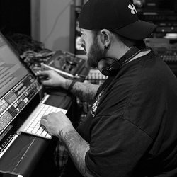 Loud House Audio - Shane V. mixing the new Leezy Album
