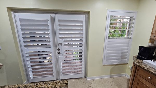 Where to Buy Hurricane Shutters in Palm Beach Gardens: Top Picks 3 Where to Buy Hurricane Shutters in Palm Beach Gardens: Top Picks