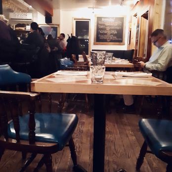 Antonyme - people sitting at a table in a restaurant - Tapas/Small Plates Near Me - Gatineau, Quebec