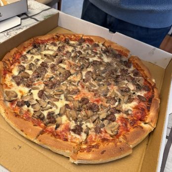 George's Pizza & Restaurant - Mushroom and Hamburger - Pizza Near Me - Unionville, Connecticut George's Pizza & Restaurant - Mushroom and Hamburger - Pizza Near Me - Unionville, Connecticut