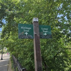Hennepin Bluffs Park - Trail signs