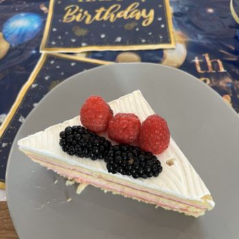 Claremont Lobby Lounge & Bar - a slice of cake with raspberries and blackberries - Cocktail Bars Near Me - Berkeley, California