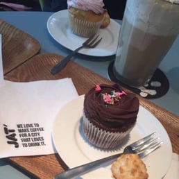 Marshmallow Vanilla. + Darling cupcakes