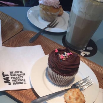 Jat' Café - Marshmallow Vanilla. + Darling cupcakes - Cafes Near Me - Brussels, BRU