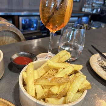 Sky Garden - Fries with Scotch bonnet mayo - Landmarks & Historical Buildings Near Me - London, XGL Sky Garden - Fries with Scotch bonnet mayo - Landmarks & Historical Buildings Near Me - London, XGL