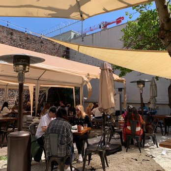 Berkeley Social Club - Back patio - Breakfast & Brunch Near Me - Berkeley, California