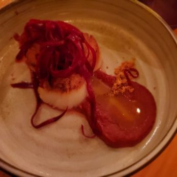 Chez Mathilde - Scallop with pureed beets - Canadian (New) Near Me - Tadoussac, Quebec
