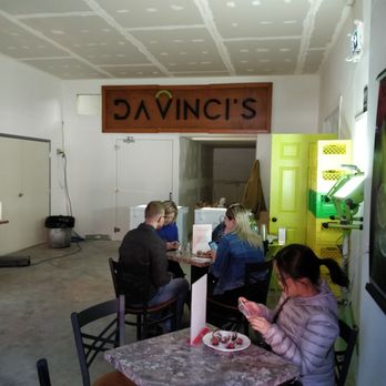 DaVinci Gelato Originale - people sitting at a table - Ice Cream & Frozen Yogurt Near Me - Saint Albert, Alberta