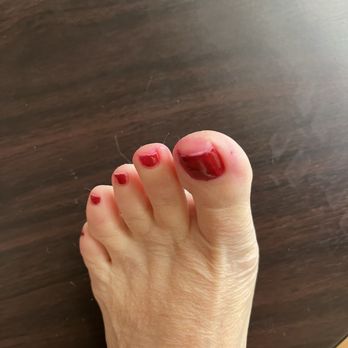 Epic Nail Bar - Too much skin smudge, uneven nail trim - Nail Salons Near Me - Windsor, Colorado