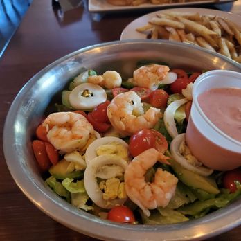 1850 Restaurant - Shrimp louie salad - American Near Me - Mariposa, California