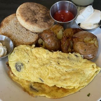 Cup Cafe - Congressional Omelet with Shrooms,Sausage, and Goat Cheese - New American Near Me - Tucson, Arizona