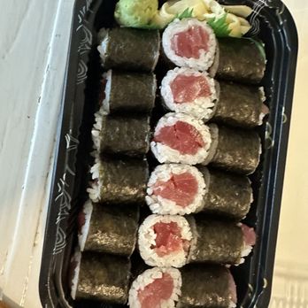 Sapporo Sushi Hibachi - Tuna Roll - Sushi Bars Near Me - Bradenton, Florida