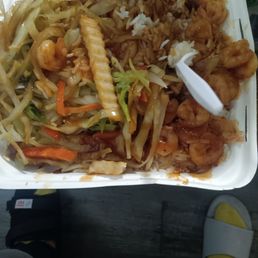 Honey Garlic wings, tasteless and hard. I also bought shrimp teriyaki. The teriyaki sauce is so gross... I will never be back ever!!