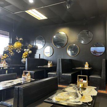Cafe Nola - Great decor - Seafood Near Me - Harvey, Louisiana