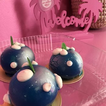 Malu - Earth Day Cakes were secured on the bottom of the To go container :) - Desserts Near Me - Honolulu, Hawaii