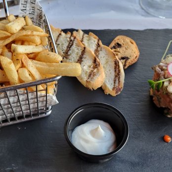 Quai99 - Tartare de saumon - Seafood Near Me - Longueuil, Quebec