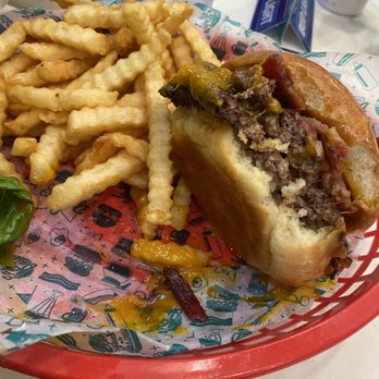 Ed Debevic's - Breakfast & Brunch Near Me - Chicago, Illinois
