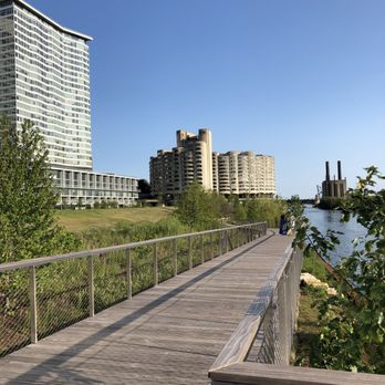 Vetro - Southbank riverwalk pointing facing south - Condominiums Near Me - Chicago, Illinois