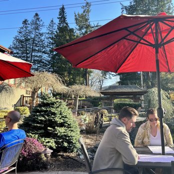 Umi Cafe - outdoor patio - Bubble Tea Near Me - Issaquah, Washington