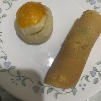 Khao Nom - Tokyo Pandan and Pia Cakes Mung Bean with Salty Egg - Desserts Near Me - Elmhurst, New York