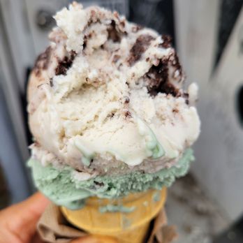 Honey’s - a hand holding a cone of ice cream - Ice Cream & Frozen Yogurt Near Me - Toronto, Ontario Honey’s - a hand holding a cone of ice cream - Ice Cream & Frozen Yogurt Near Me - Toronto, Ontario