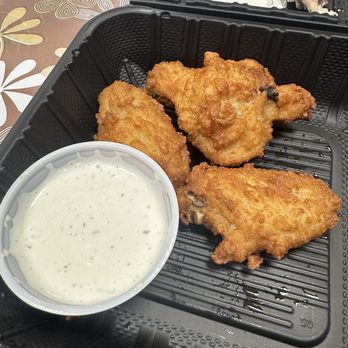 Valley Pizza Kitchen - Wings!  Wednesday $1 wings, great deal.  Good flavor, I like getting sauce on the side.  Can totally eat w/o getting sauced - Pizza Near Me - Murrieta, California