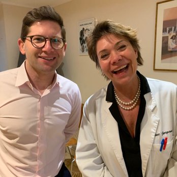 Chiropractic Center Brussels - Brussels chiropractor with patient - Chiropractors Near Me - Brussels, BRU