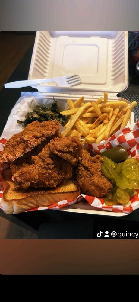 Quincy’s Chicken and Fish  Logo