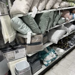 Lot-Less - Pillows