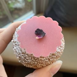Hen & Heifer - Rose Cream Puff