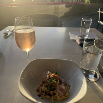 Quiora - Carbanara with sparkling Pinot - Italian Near Me - Honolulu, Hawaii