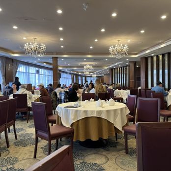 Lee Garden Seafood Restaurant - lee garden dining room - Dim Sum Near Me - Burnaby, British Columbia Lee Garden Seafood Restaurant - lee garden dining room - Dim Sum Near Me - Burnaby, British Columbia