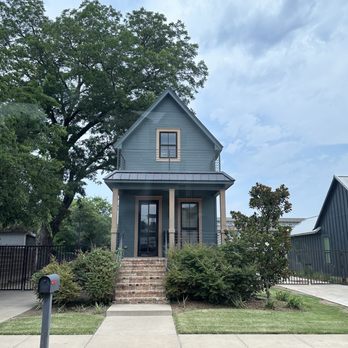 Waco Tours - Shotgun house! - Bus Tours Near Me - Waco, Texas