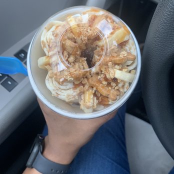Absolute Zero Ice Cream - Banana Ice Cream, gram crackers and bananas with caramel drizzle - Desserts Near Me - Montclair, New Jersey