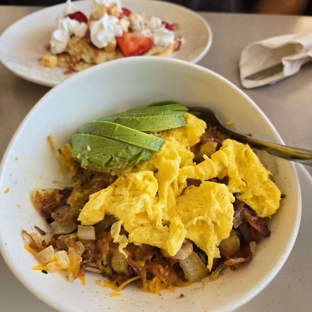 Jexi’s Restaurant - Avocado and bacon breakfast bowl. It was much prettier before I dove into it oops - Breakfast & Brunch Near Me - Kaukauna, Wisconsin