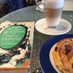 H. M. Itjen Bäckerei Konditorei - Latte macchiato and a Rosinenschnecke, with some afternoon reading.