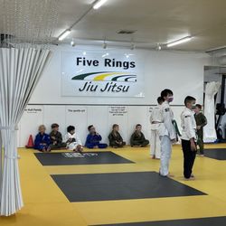 Five Rings Jiu Jitsu - Live rolls.