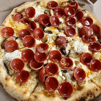 Fortress BeerWorks - White pizza with pepperoni & mushrooms added - Brewpubs Near Me - Spring, Texas Fortress BeerWorks - White pizza with pepperoni & mushrooms added - Brewpubs Near Me - Spring, Texas