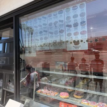 Randy's Donuts - Donuts Near Me - Inglewood, California