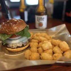Cheese burger with tots