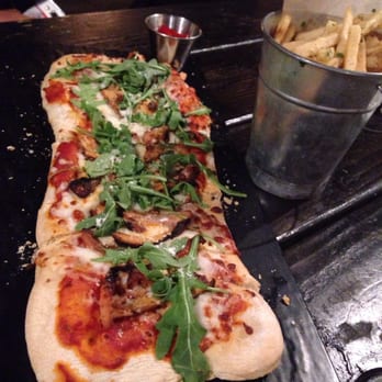 Common Theory - BBQ chicken flatbread, flatbread is a flatbread is a flatbread! Nothing special - Gastropubs Near Me - San Diego, California Common Theory - BBQ chicken flatbread, flatbread is a flatbread is a flatbread! Nothing special - Gastropubs Near Me - San Diego, California
