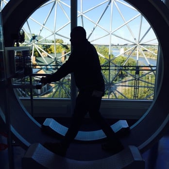 Biosphère - Running to turn on a fan and a light bulb. - Museums Near Me - Montreal, Quebec