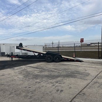 1. Trailer World