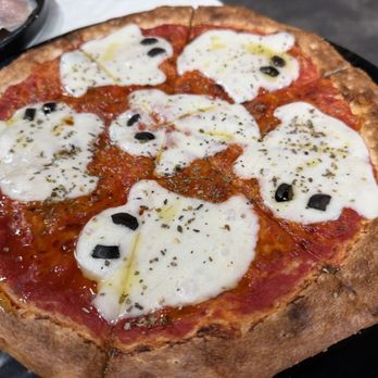 Mangoni - Ghostly Margherita Pizza - Pizza Near Me - Winter Garden, Florida